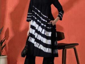 Dyed Pure Cotton V-Neck Knee Length A-Line Kurta